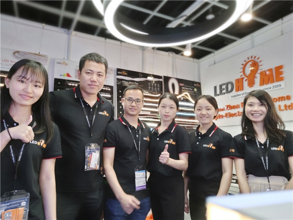 Hong Kong Spring Exhibition 2019 company had a group photo taken